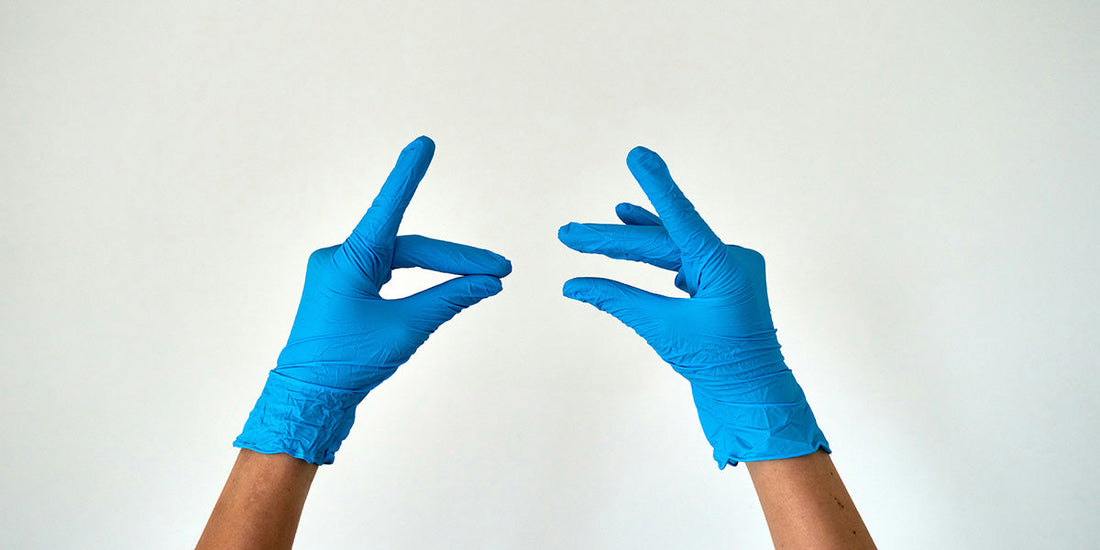 Untersuchungshandschuhe und sterile OP-Handschuhe – Unterschiede, Materialien & Kaufberatung